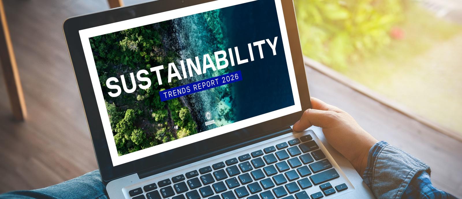 Zu sehen ist ein Laptop, auf dessen Bildschirm ein Vorschaubild des Sustainability Trends Report 2026 abgebildet ist.