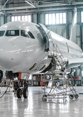 Bild von FLugzeug in einem Hanger