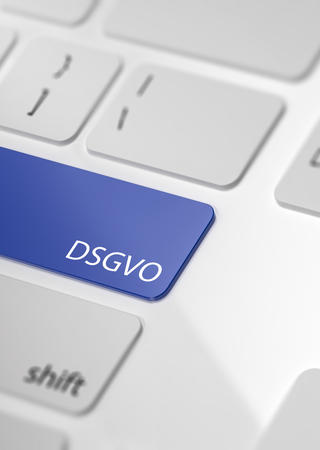 Computertastatur mit einer blauen Taste, auf der das Wort DSGVO zu lesen ist