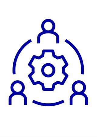 Icon-Darstellung von drei Personen in einem Kreis, in deren Mitte sich ein Zahnrad befindet.